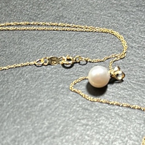 14KT Gold Akoya Pearls Necklace & Pearl Earrings Set - Picture 9 of 11